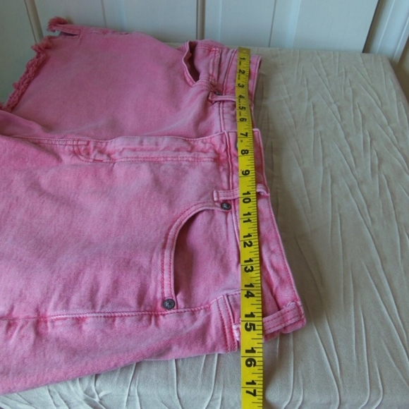 American Eagle Stretch Raw Hem Pink Denim Shorts sz 10 - Picture 8 of 9